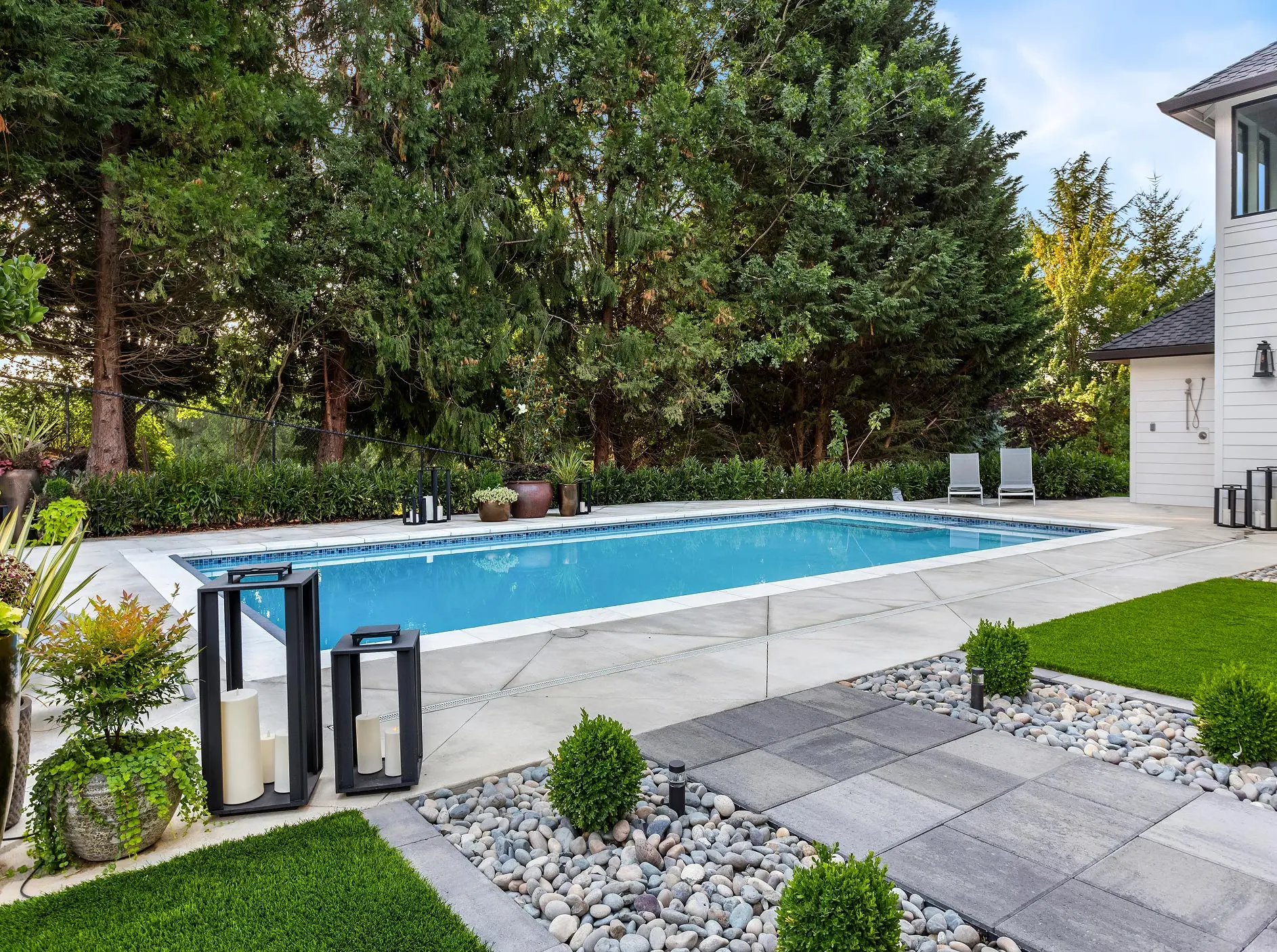 Professional Hardscape InstallationHigh-quality stone, concrete, and structural elements for durable and elegant outdoor spaces.